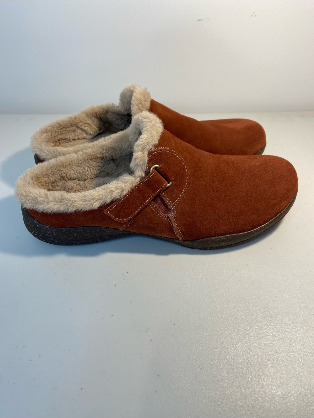 Collection by Clarks Cozy Rust Suede Fur-Lined Slip-On Clogs SZ 9.5